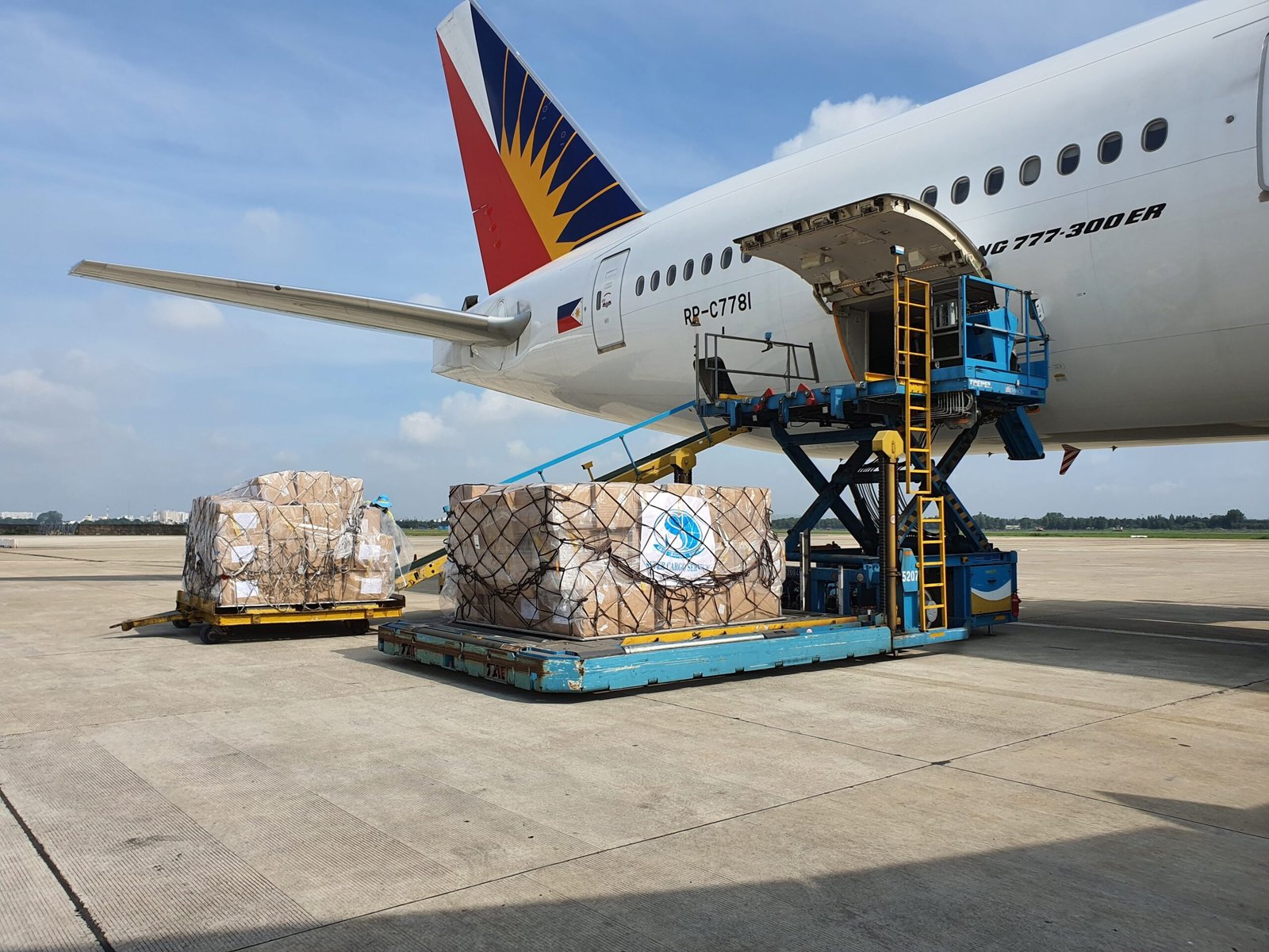 Air freight and air shipment services